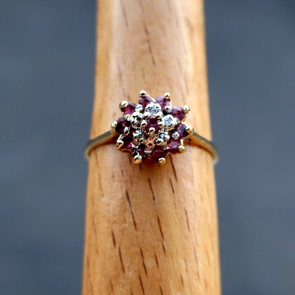โค๏ธ10k Size 6 Precious Solid Yellow Gold Rubies and Diamond Ring! ๐๐ - Picture 12 of 13